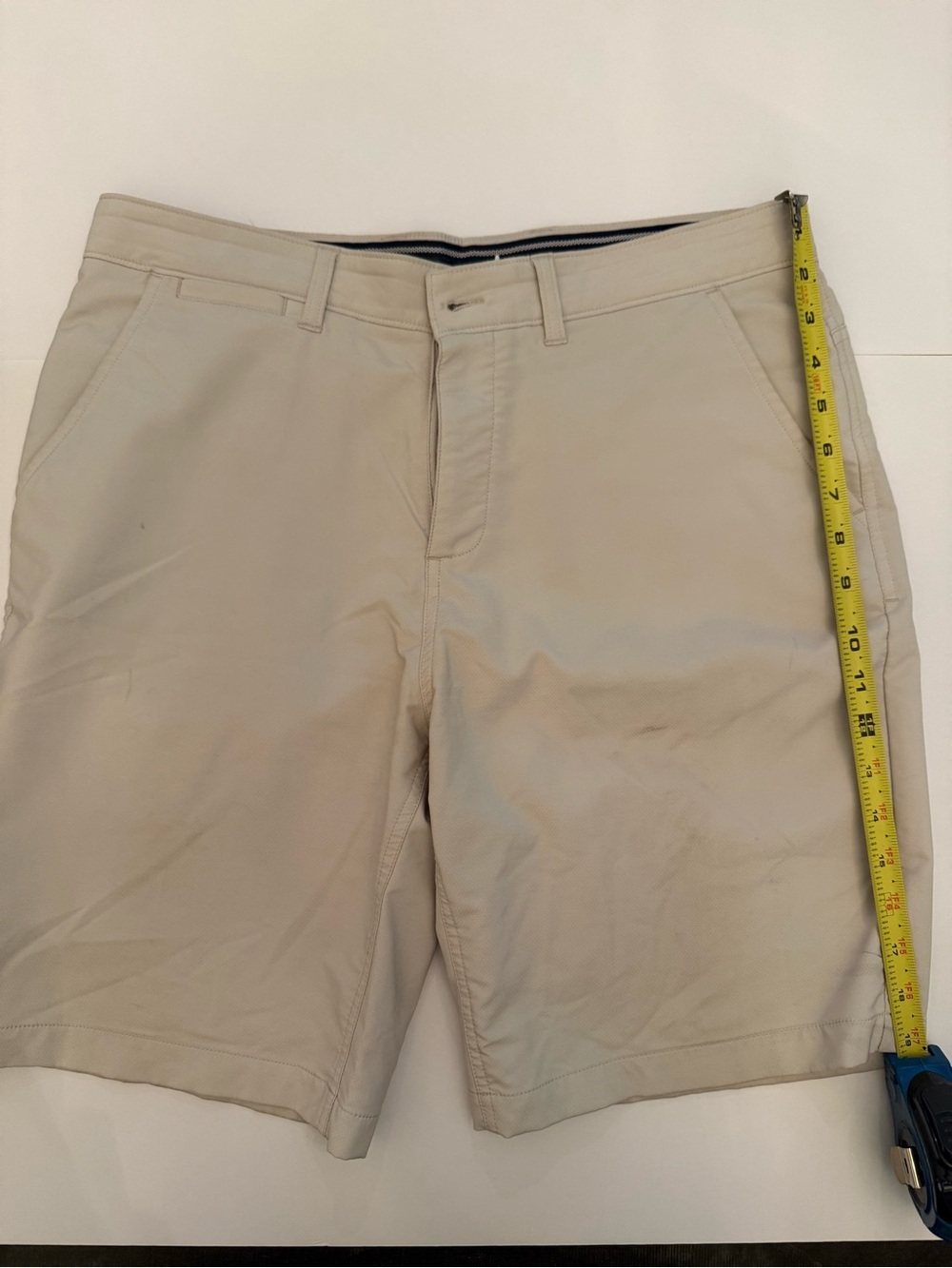 Johnnie-O Men's Classic Golf Khaki Shorts (32W - Medium)